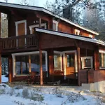 Okkolan Lomamoekit Chalet *